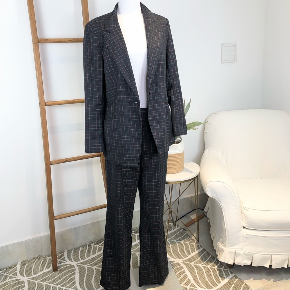Women’s black plaid boyfriend fit pantsuit size 10